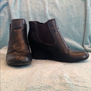 Kenneth Cole black wedge booties